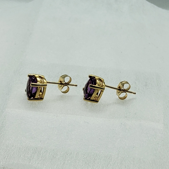 585 Amethyst Stud Earrings - Picture 3 of 7